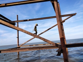 Trên công trường nhà máy Điện gió V1-3 Bến Tre đầu mùa mưa